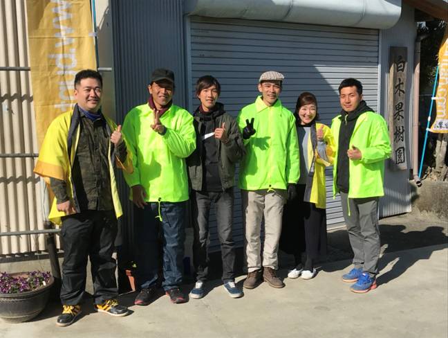 スタッフで記念撮影