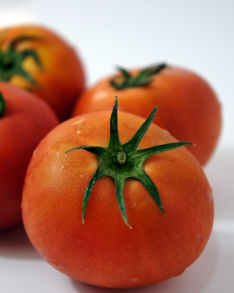 丸ごとのトマト